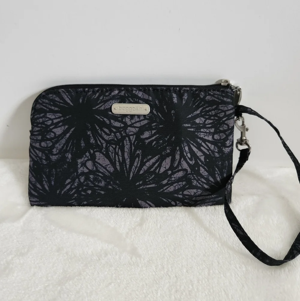 Baggallini Black Onyx Floral Flower RFID Go Phone Wristlet Wallet Clutch